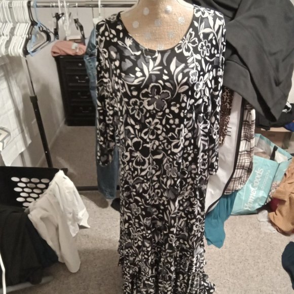 Zadie B's Dresses & Skirts - NWOT Zadie B's Gabby Ruffled Layering Printed Dress